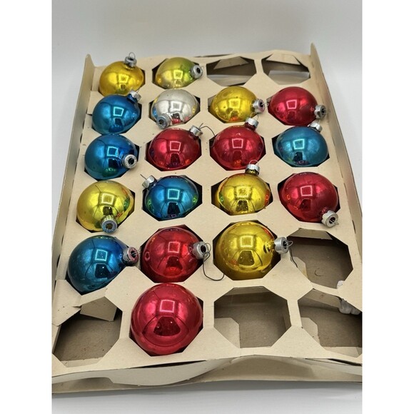 VINTAGE LOT 37 GLASS MULTICOLOR  CHRISTMAS TREE ORNAMENTS BOXES HANDPAINTED - Picture 3 of 9